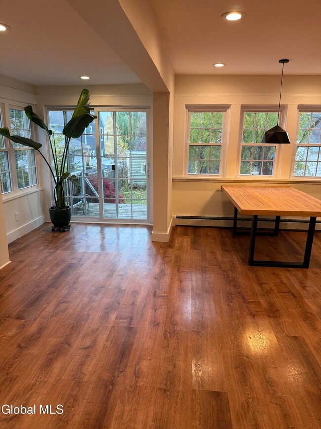 Building Photo - 60 Ash St