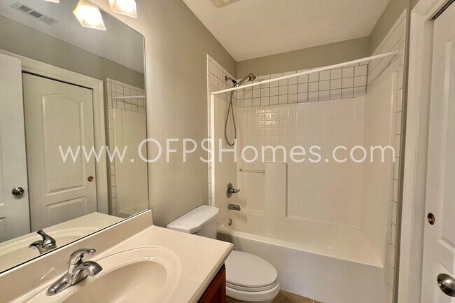 Building Photo - 4611 Chanan Dr