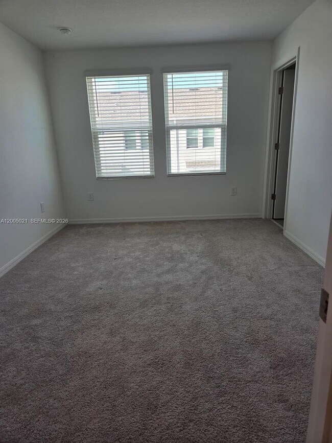 Building Photo - 3230 Skyline Lp