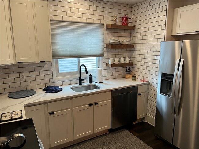 Building Photo - 36 Lansdale St