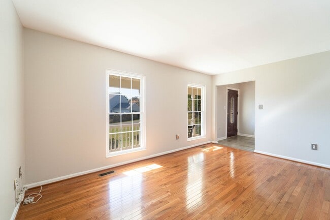 Building Photo - Beautiful 2 Story 3 BD 3.5 BA home in Burtonsville, MD