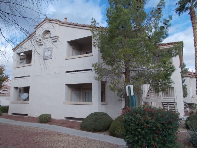 Building Photo - 855 N Stephanie St