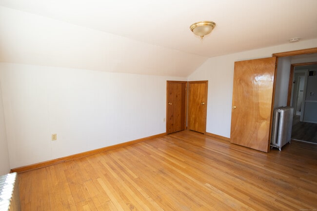 Building Photo - 148 Beecher St