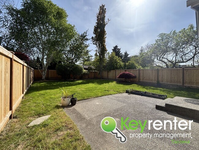 Building Photo - Elegant Browns Point Living with Backyard ...