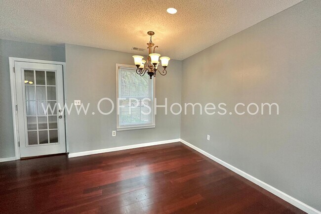 Building Photo - 147 Nicole Ln