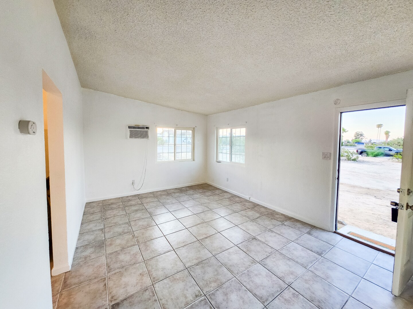 Building Photo - 5527 Baileya Ave