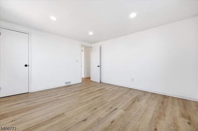 Building Photo - 88 Mitchell St