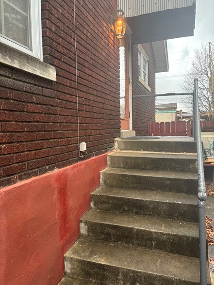 Building Photo - 554 Eastern Pky