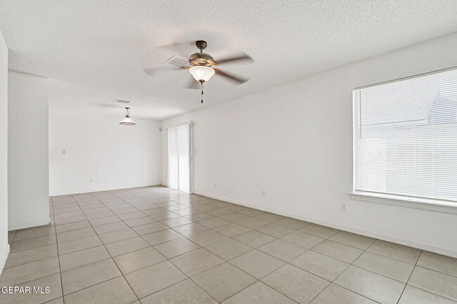 Building Photo - 14208 Desert Fire Ct