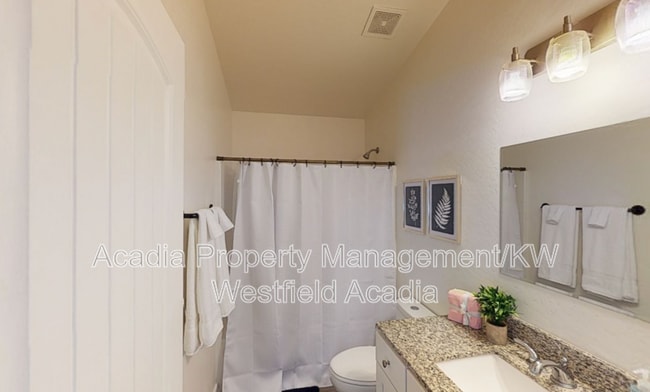 Building Photo - 571 N 10th Pl