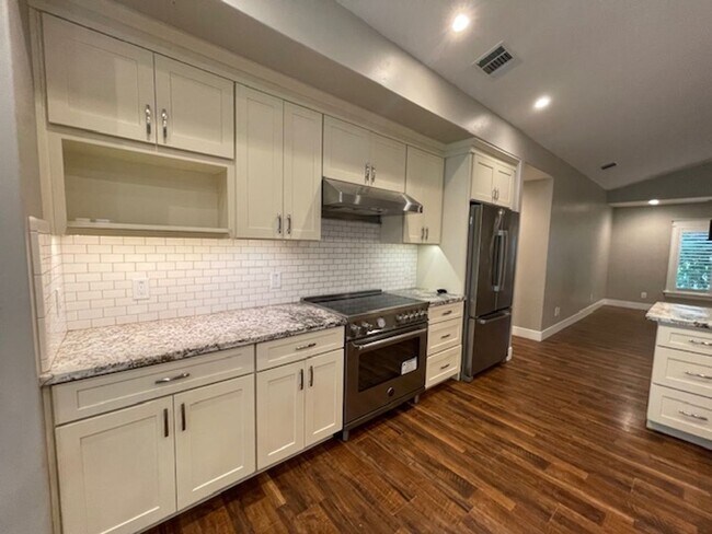 Building Photo - Classic Home with Modern Remodel and Huge Backyard in Desirable Arden Park Neighborhood!