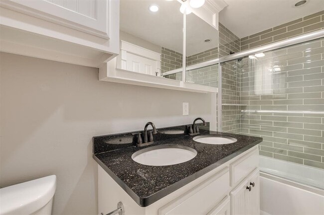 Building Photo - 2725 NW 68th St