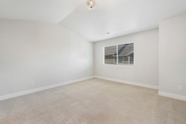 Building Photo - Pet Friendly 4-Bedroom End-Unit Townhome