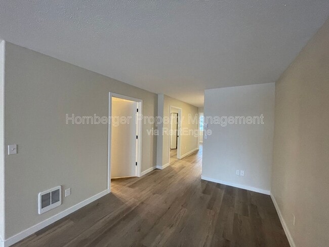 Building Photo - 1605 E Hartson Ave