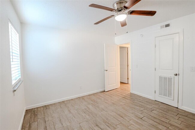Building Photo - 6038 Northwest Expy
