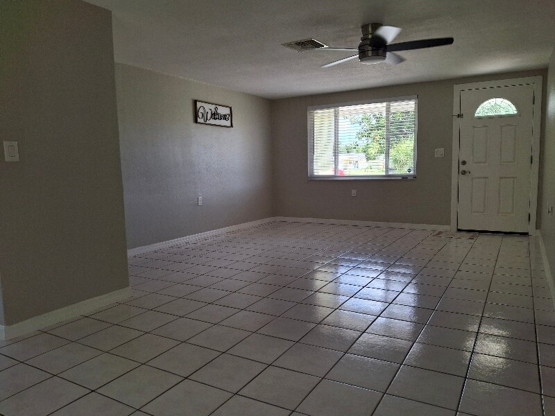 Building Photo - 1663 Plum Tree Rd