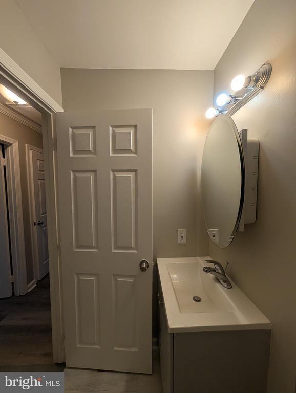 Building Photo - 2 Hawkesbury Ct