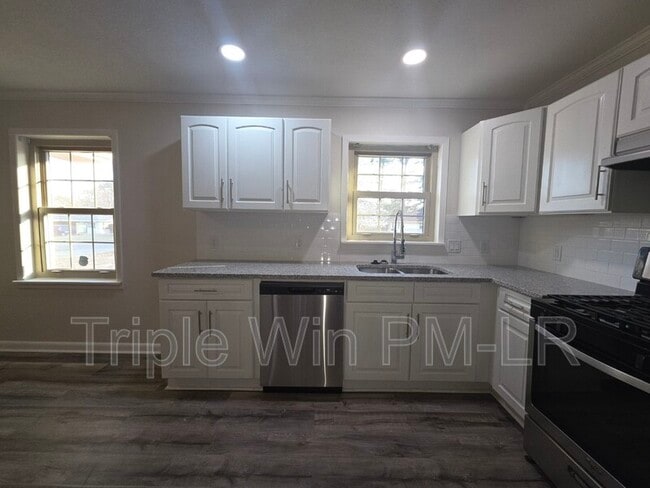 Building Photo - 608 W Martin St