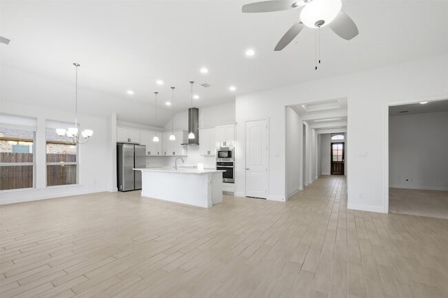 Building Photo - 208 Sequoia Dr