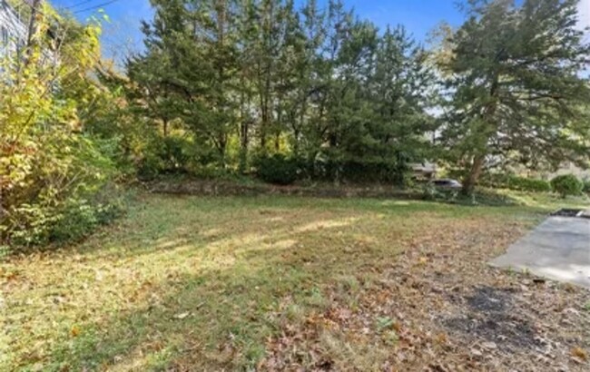 Building Photo - Wonderful Mid-Century Crestwood Home