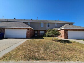 Building Photo - 867 Rambling Oaks Dr