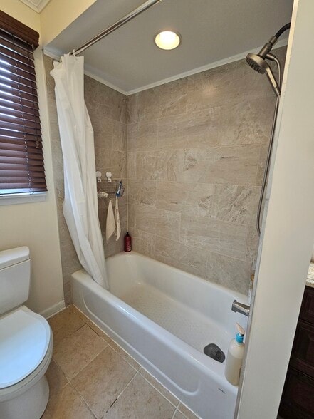 Bathroom - 25 Mechanic St