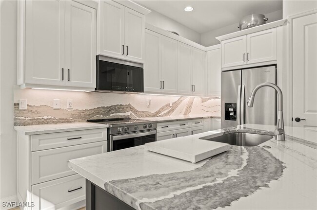 Building Photo - 6988 Saona CT