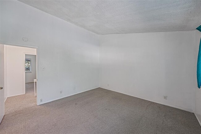 Building Photo - 8903 Trone Cir