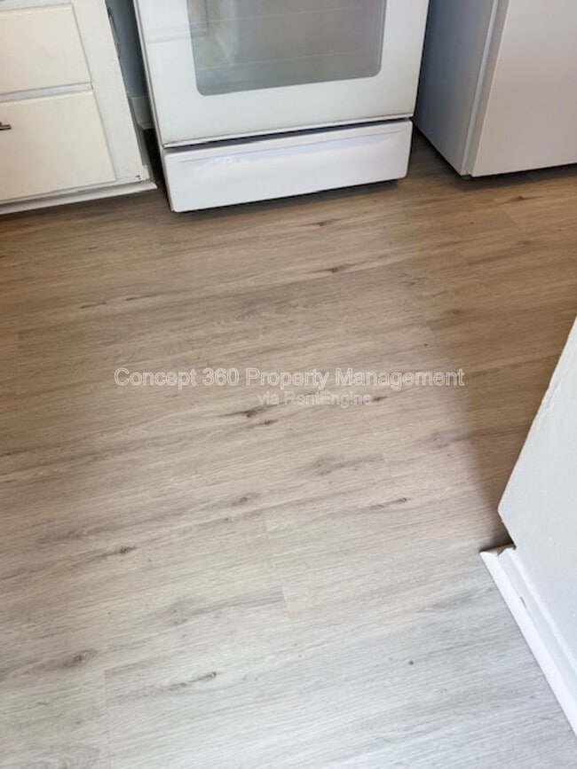 Building Photo - 1834 Cedar Ave