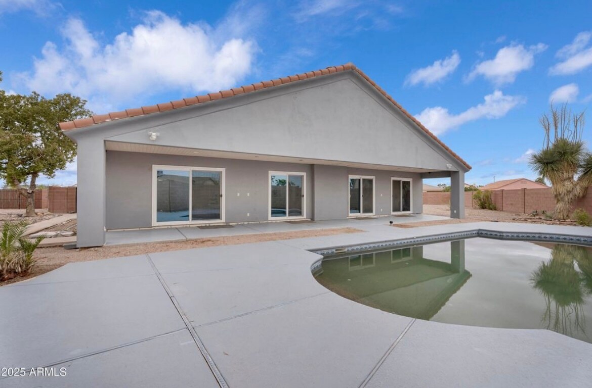 Building Photo - 15482 S Sequoia Cir