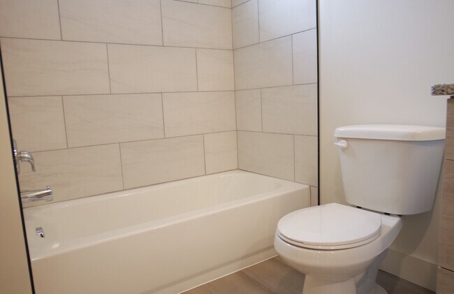 Building Photo - 421 E 200 N