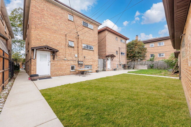 Building Photo - 4644 W 47th St