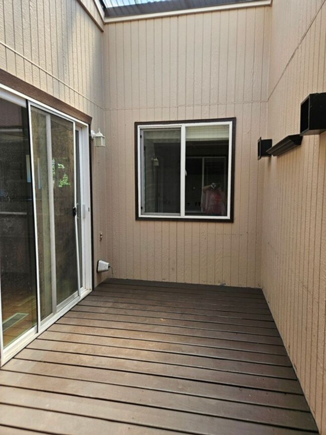 Building Photo - 3Bd/2Ba Single Story Home-Available soon!