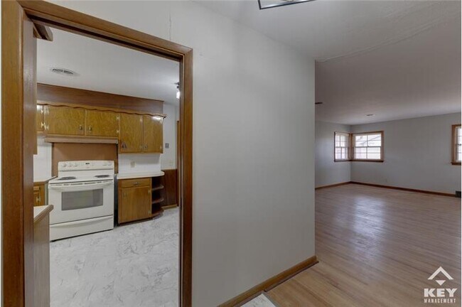 Building Photo - 1143 Patricia St