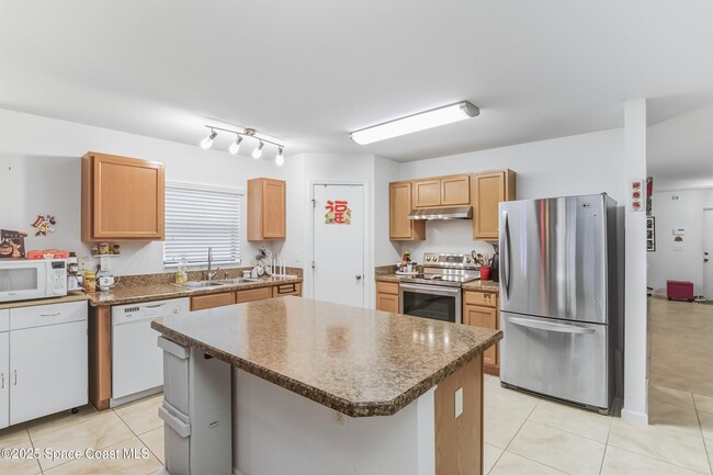 Building Photo - 4300 Millicent Cir