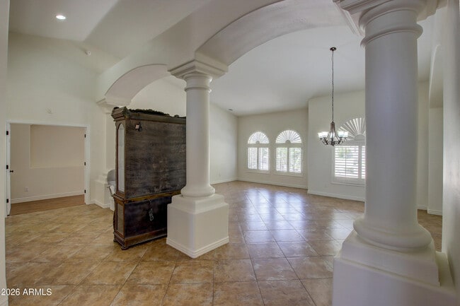 Building Photo - 1918 E Marilyn Rd