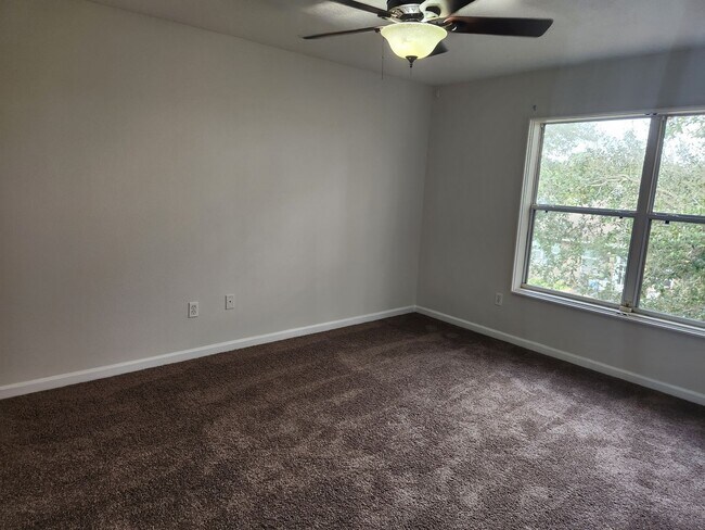 Building Photo - Adorable 3 Bedroom 2.5 Bath home