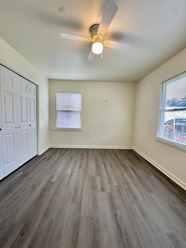 Building Photo - Now Available - Cozy 3-Bedroom Home w/ Ful...