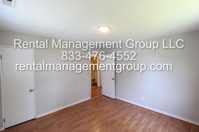 Building Photo - Corner lot with Great Curb Appeal!!