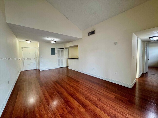 Building Photo - 9731 Fontainebleau Blvd