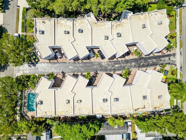 Building Photo - 2927 SW 18th Terrace