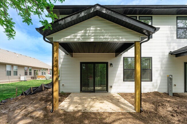 Building Photo - 11586 Willowbrook Rd