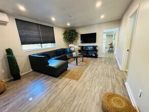 Building Photo - 2205 Roosevelt St