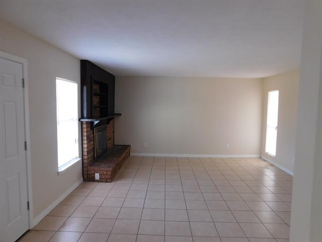 Building Photo - 10371 White Elm Rd