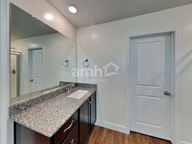 Building Photo - 5957 W Larkspur Dr