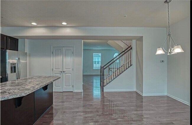 Building Photo - 403 Pointe View Dr