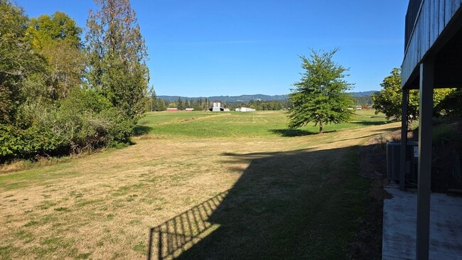 Building Photo - Beautiful 3 Bedroom Home on Acreage