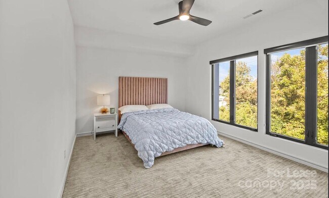 Building Photo - 2712 N Davidson St