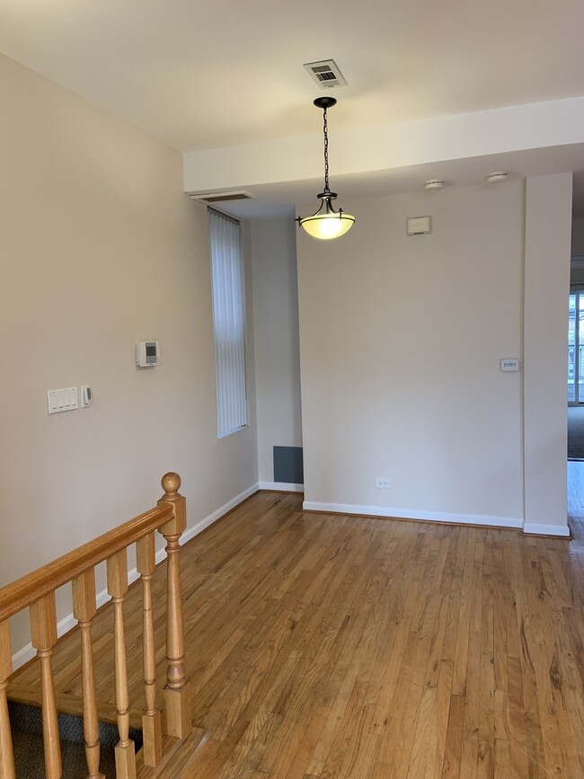 Building Photo - 1329 N Oakley Blvd