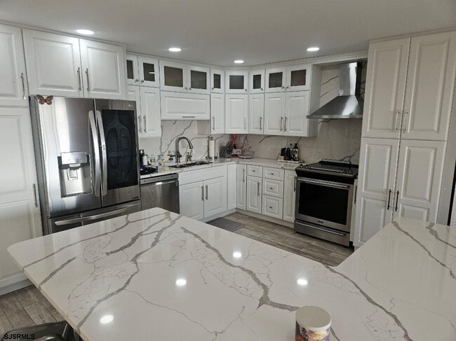 Building Photo - 100 S Berkley Square